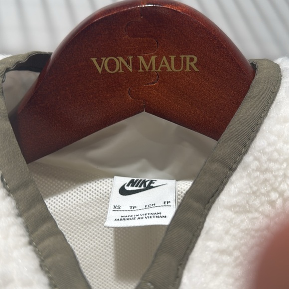 Nike Cream and Green Fleece Sweatshirt Warm - Picture 2 of 2